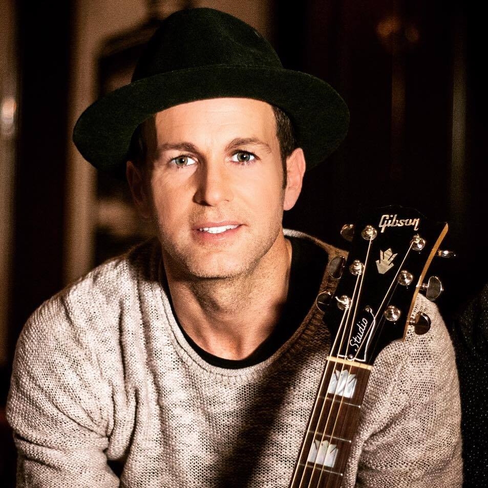 Axel, siempre solidario, fue protagonista de la cena a beneficio de la fundaci&oacute;n que apadrina