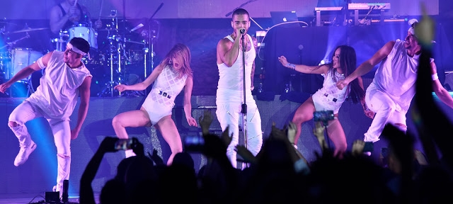 Los momentos que dieron que hablar del &uacute;ltimo show de Maluma