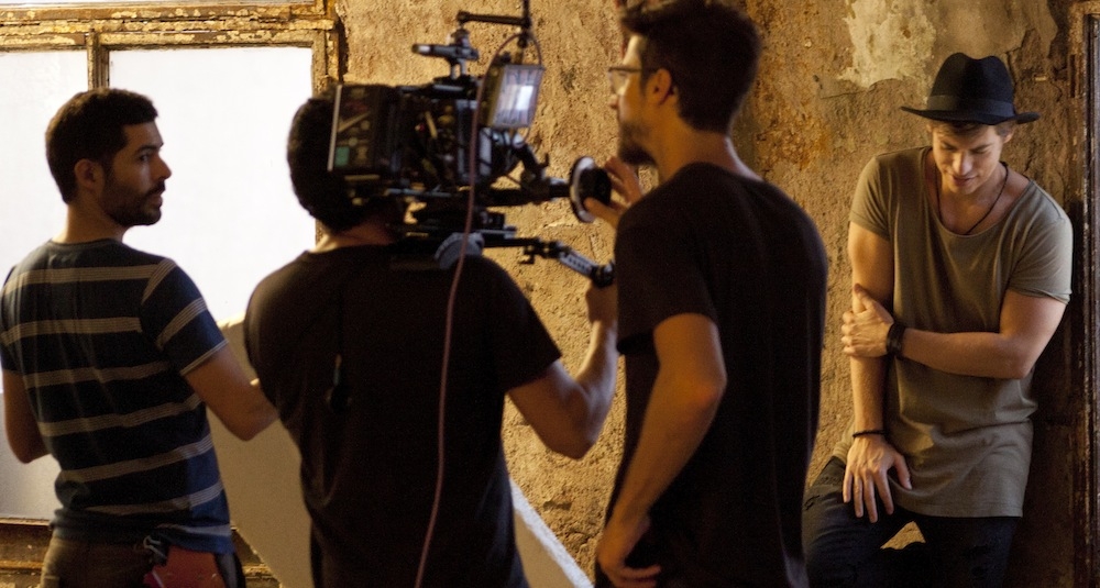 TMH te da #AccesoTotal al nuevo video de Carlos Baute y Piso 21