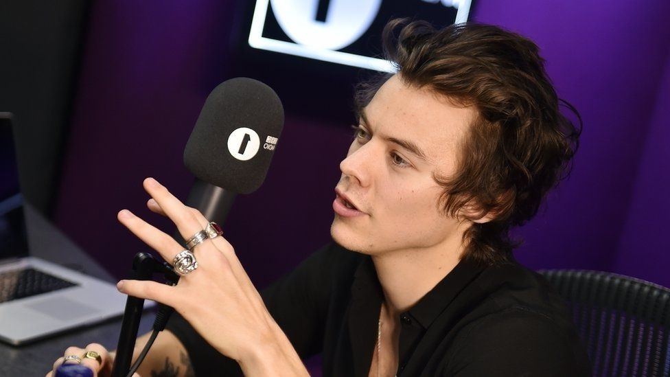 &iexcl;Entrevista imperdible! Harry Styles respondi&oacute; las preguntas de Ed Sheeran, Chris Martin y muchos m&aacute;s