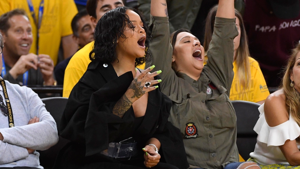 Rihanna pol&eacute;mica en la final de la NBA