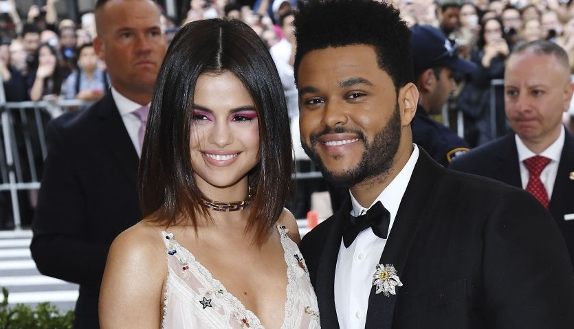 &iexcl;Lo descubrieron! The Weeknd &ldquo;stalke&oacute;&rdquo; a su propia novia