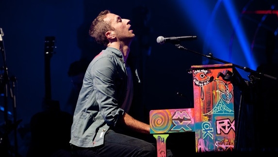Coldplay record&oacute; a Chester Bennington con un cover de Linkin Park