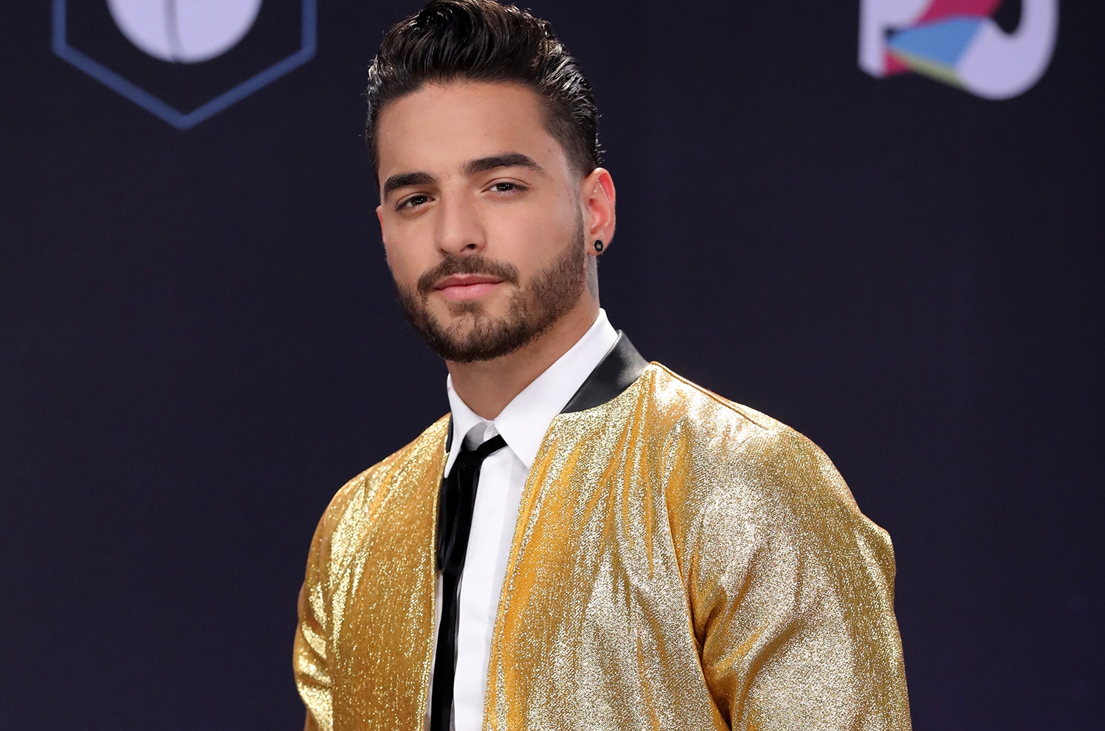 Maluma se neg&oacute; a besar a una fan y las dem&aacute;s reaccionaron