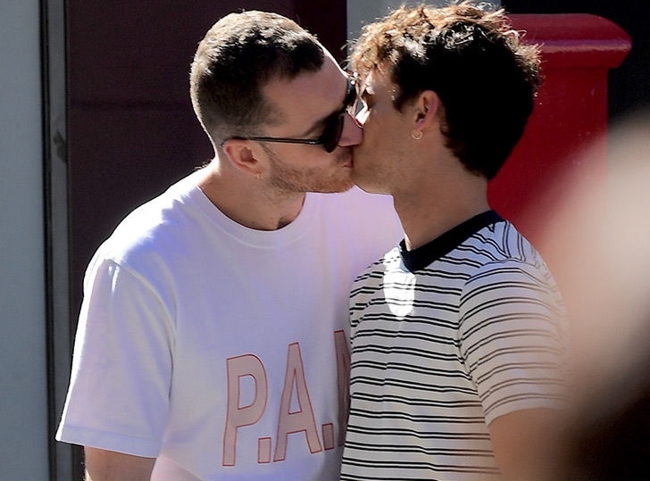 &iexcl;In fraganti! Sam Smith a los besos con su nuevo &iquest;novio?