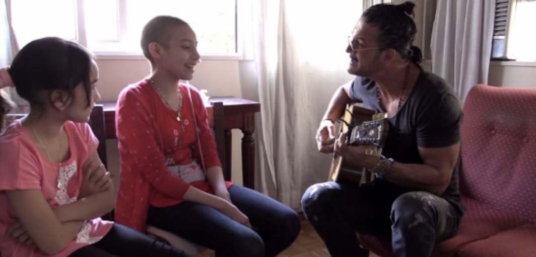 &iexcl;Ricardo Arjona le cumpli&oacute; el sue&ntilde;o a una fan!