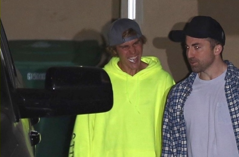 Justin Bieber asisti&oacute; a la Iglesia &iexcl;con su mam&aacute;!