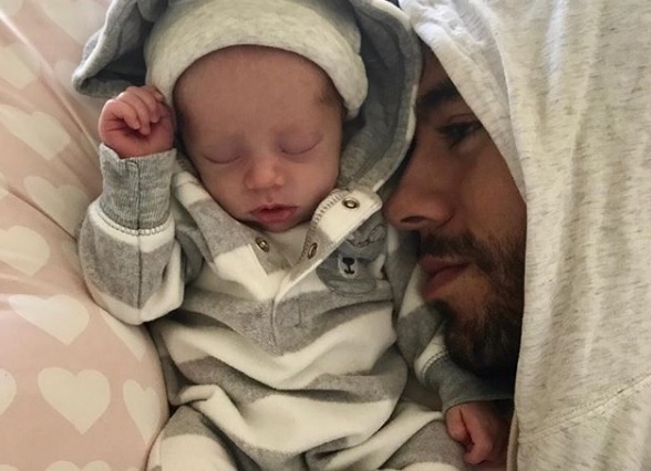 &iexcl;Alerta de ternura! Enrique Iglesias present&oacute; a uno de sus gemelos