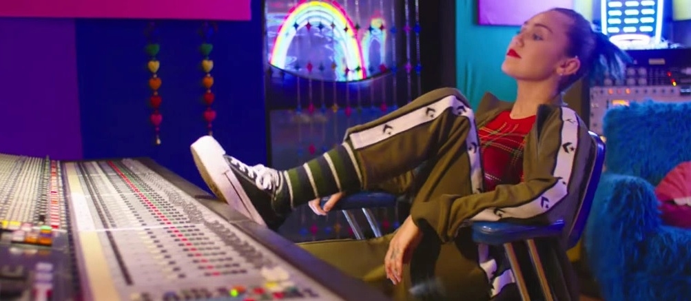 Miley Cyrus lanz&oacute; su propia l&iacute;nea de zapatillas &iexcl;y est&aacute; llegando a la Argentina!