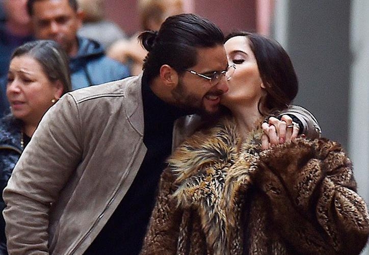 &iexcl;Enamorad&iacute;simo! Maluma present&oacute; a su novia en redes sociales