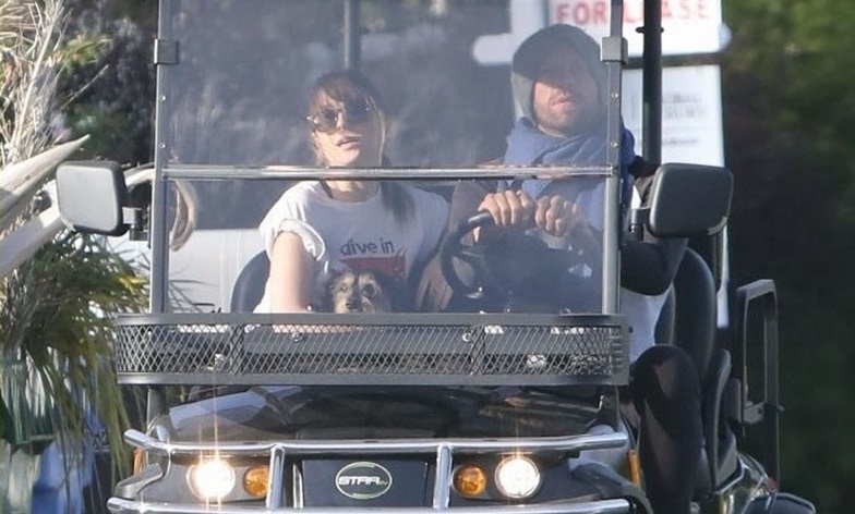 Chris Martin y Dakota Johnson pasearon &iexcl;en carrito de golf!