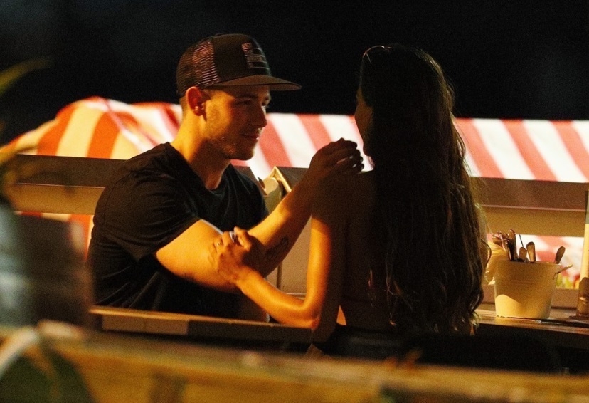 &iexcl;Atrapado! Nick Jonas tuvo una cita con una australiana