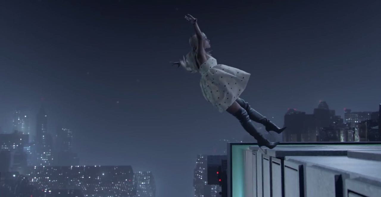 Ariana Grande puso el mundo de cabeza en su nuevo videoclip