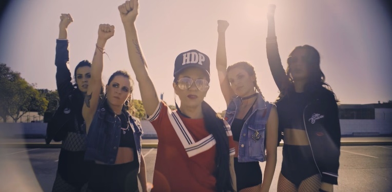 &iexcl;Una bomba! Miss Bolivia lanz&oacute; el videoclip de &ldquo;Paren de matarnos&rdquo;