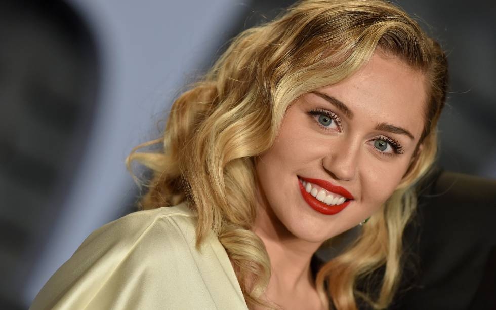 Miley Cyrus defendi&oacute; a Selena G&oacute;mez despu&eacute;s de que Stefano Gabbana la llamara &ldquo;fea&rdquo;