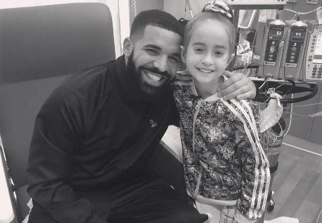 Drake visit&oacute; a una fan muy especial que se sum&oacute; al Kiki Challenge