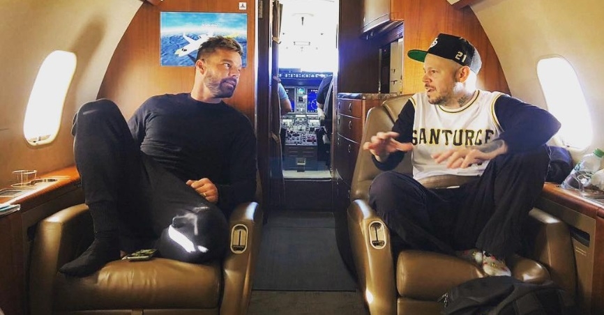 Ricky Martin y Residente viajaron juntos en un avi&oacute;n privado &iexcl;y esto fue lo que hicieron!