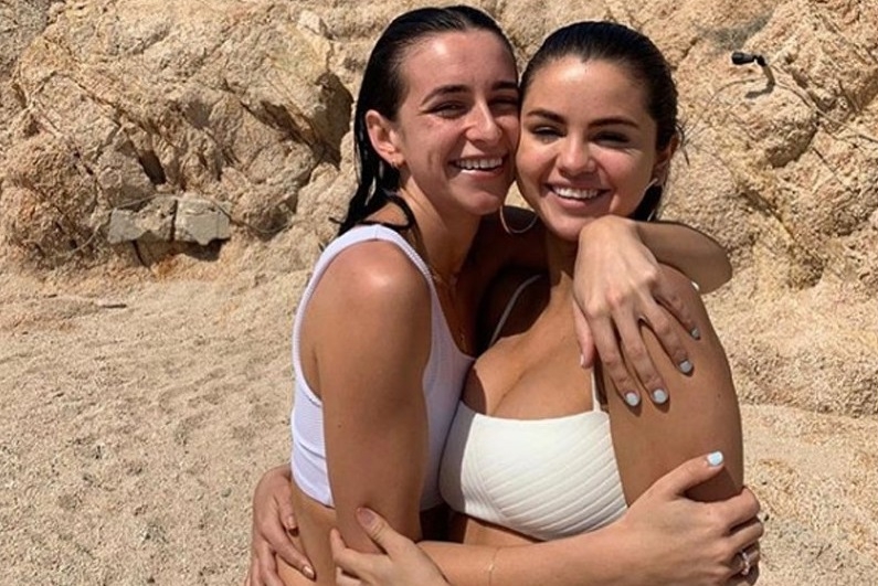 As&iacute; pas&oacute; el fin de semana Selena G&oacute;mez con sus amigas en la playa