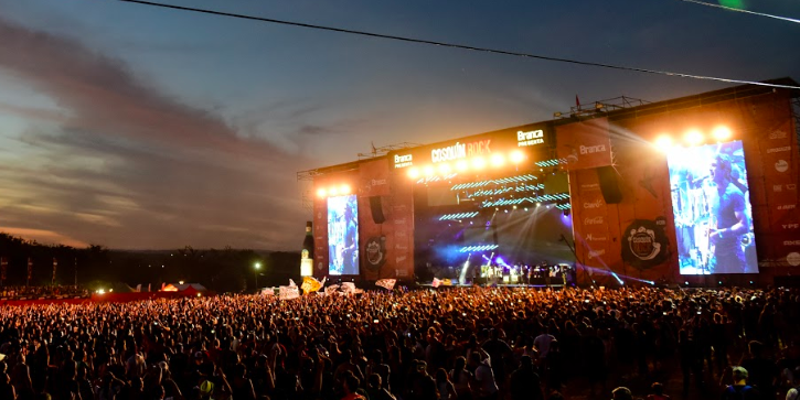 Estas son las im&aacute;genes que no pod&eacute;s dejar de ver de la primera jornada de Cosqu&iacute;n Rock