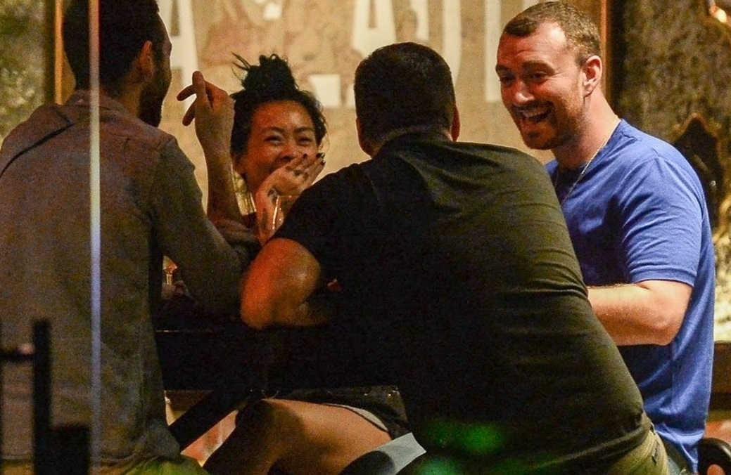 Sam Smith sali&oacute; de fiesta con sus amigos en Brasil