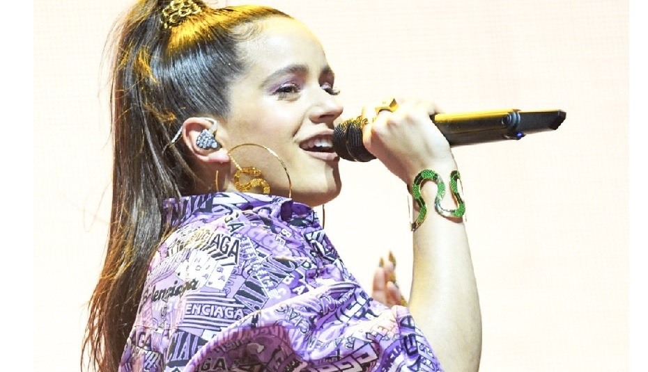 El contundente mensaje de Rosal&iacute;a en Glastonbury: &ldquo;es un d&iacute;a para sentirse orgulloso, seas quien seas y ames a quien ames&rdquo;.