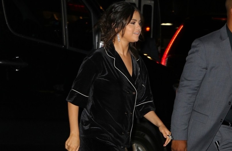Selena G&oacute;mez fue a la fiesta de su nueva pel&iacute;cula &iquest;en pijama?