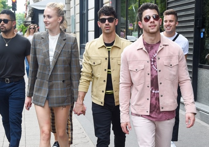 Los Jonas Brothers tambi&eacute;n tienen tiempo para divertirse &iexcl;en Par&iacute;s!