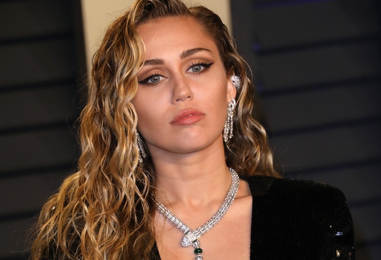 &iquest;Miley Cyrus y Selena G&oacute;mez visitaron el &Aacute;rea 51?