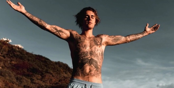 Justin Bieber cant&oacute; durante la misa de su Iglesia