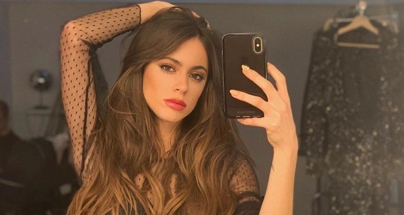 "La historia detr&aacute;s de la foto" con Tini