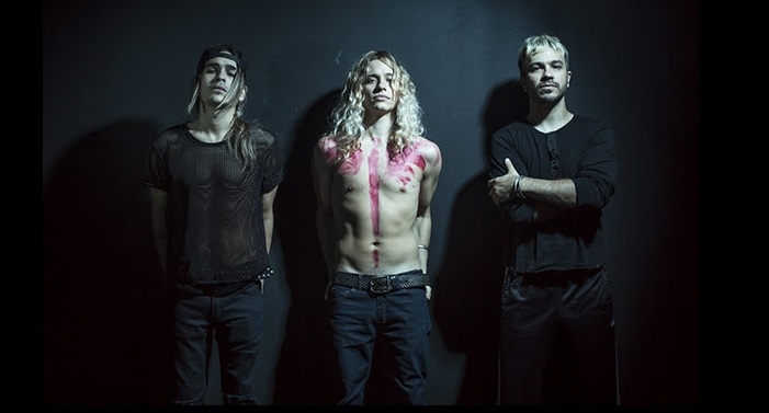 &iexcl;VOLVI&Oacute; CON TODO! Airbag lanz&oacute; &ldquo;&Uuml;ber Puber&rdquo;