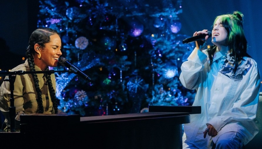 Billie Eilish sorprendi&oacute; a Alicia Keys con un video muy vintage