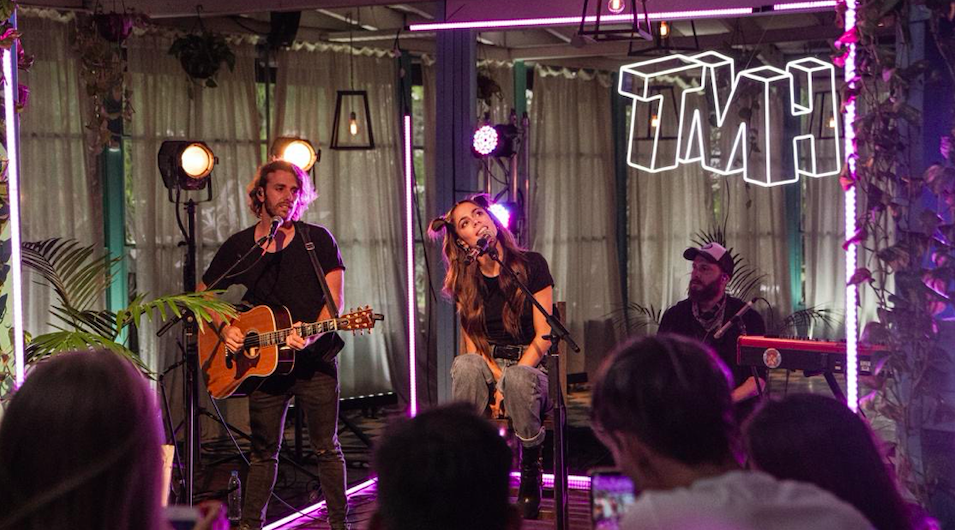 #Reversi&oacute;nTMH: Tini interpret&oacute; &ldquo;22&rdquo; en formato ac&uacute;stico