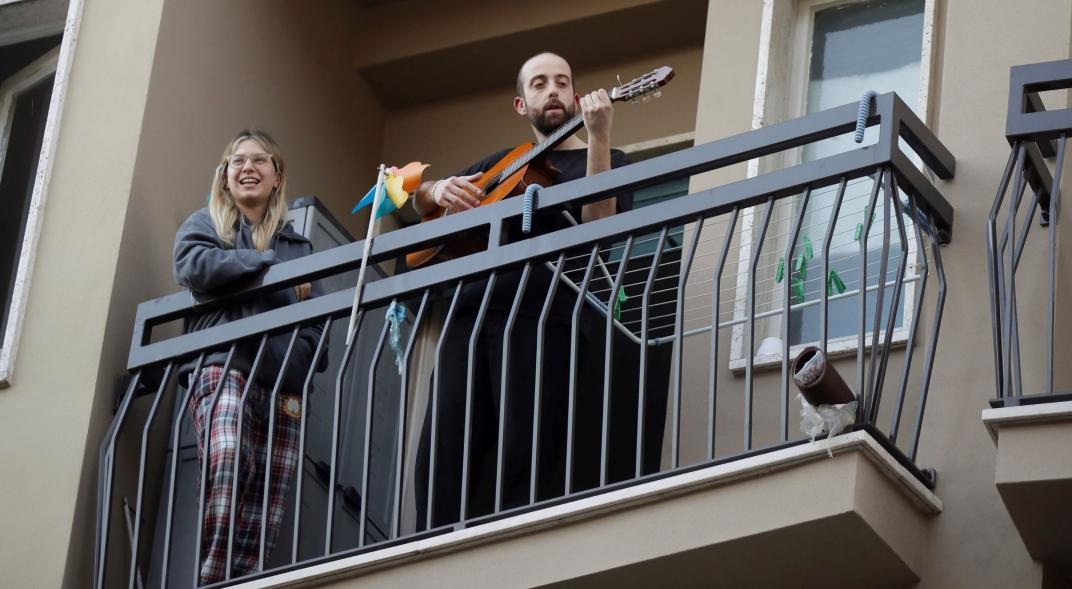 Para sobrellevar la cuarentena, la gente elige la m&uacute;sica