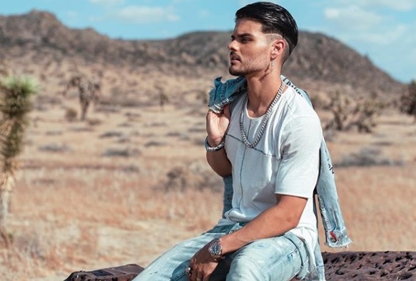 Abraham Mateo nos confiesa cu&aacute;l es su objeto preferido del estudio