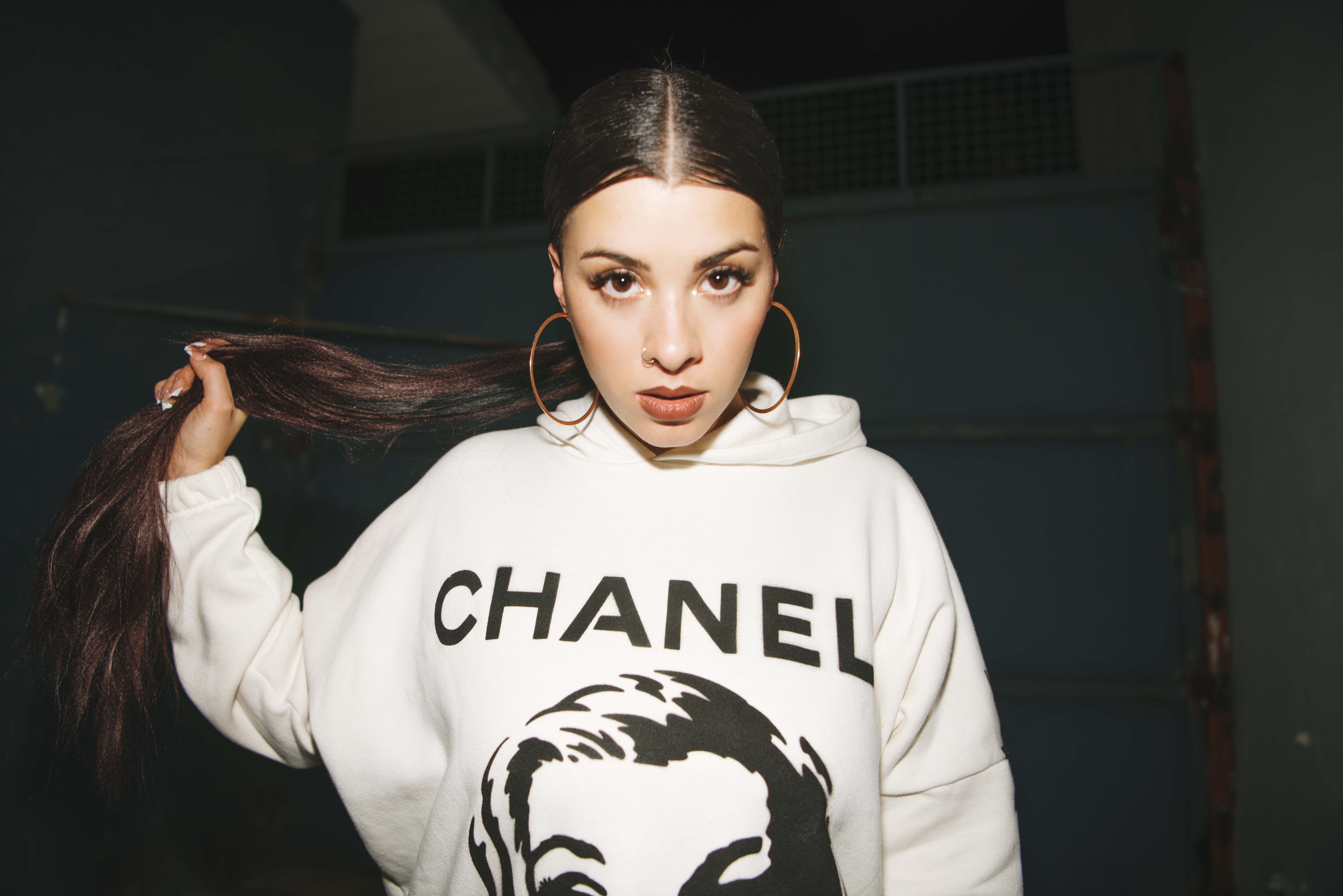 Louly est&aacute; de estreno con su nuevo video &ldquo;Two Shots&rdquo;