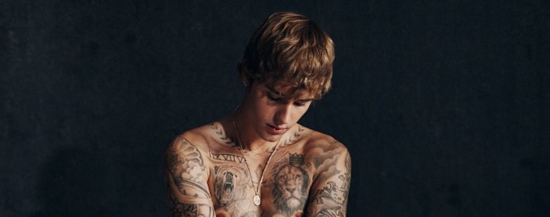 Justin Bieber tiene un nuevo tatuaje