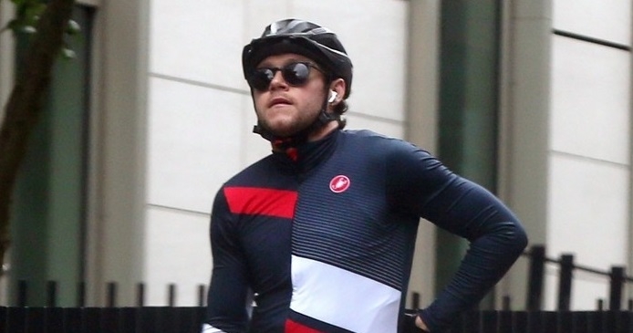 Todas las fotos del primer paseo en bicicleta de Niall Horan &iexcl;despu&eacute;s de su reciente lesi&oacute;n!