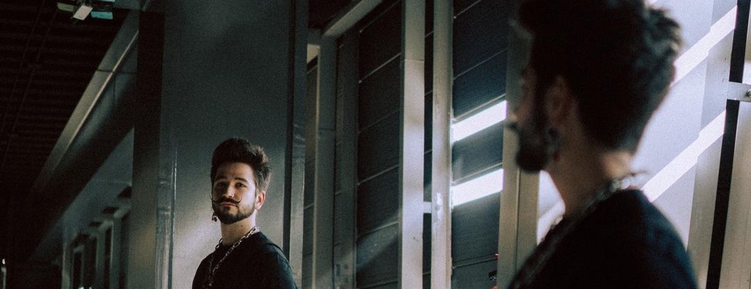 &iquest;Sab&eacute;s que piensa Camilo cuando se mira al espejo?