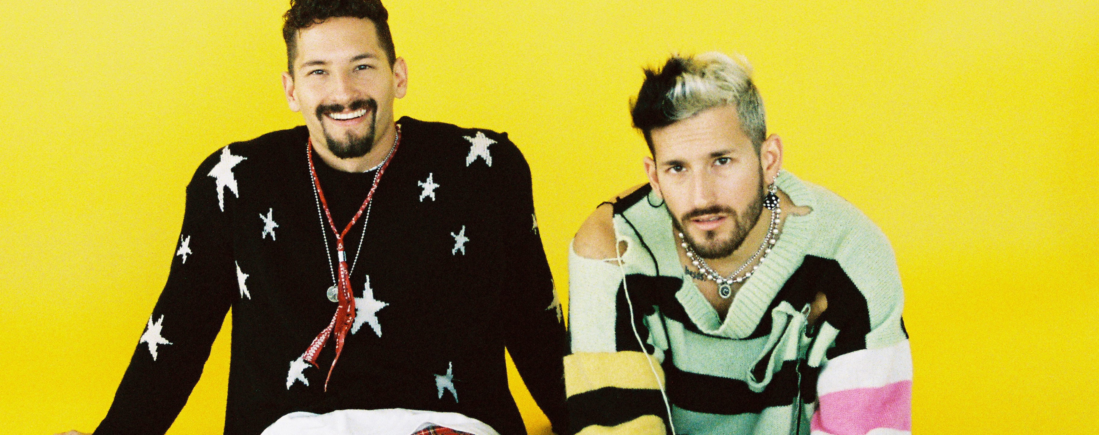 Mira la sorpresa que le dieron Mau y Ricky a un grupo de fans