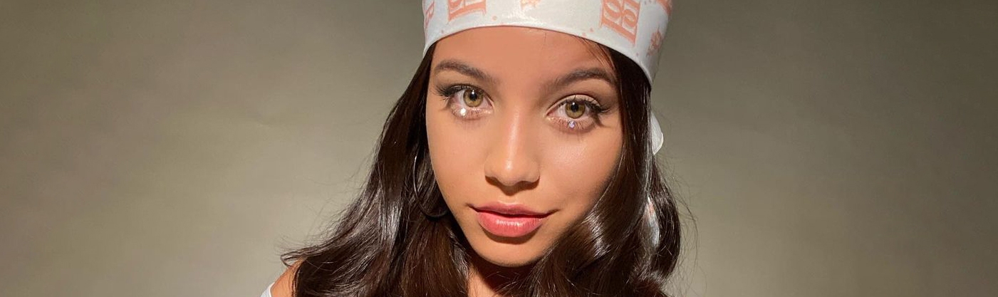 Emilia habl&oacute; de todo… &iexcl;con sus fans!