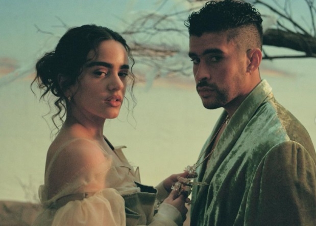 &iquest;Qu&eacute; significa la &uacute;ltima foto de Rosal&iacute;a y Bad Bunny juntos?