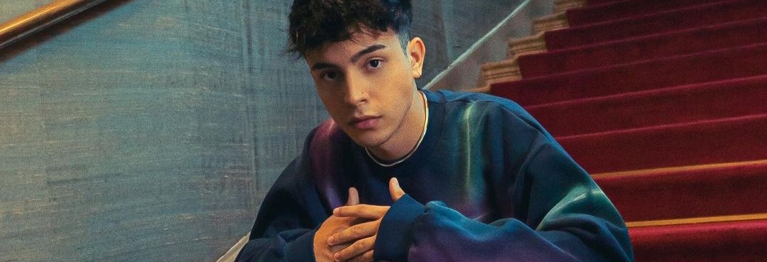 &iquest;Sab&eacute;s c&oacute;mo naci&oacute; el remix de "Adem&aacute;s de m&iacute;"? &iexcl;Rusherking se lo cont&oacute; a TMH!