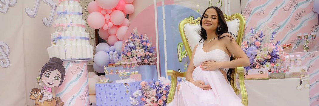 Natti Natasha le pidi&oacute; ayuda a sus seguidores para elegir el nombre de su hija