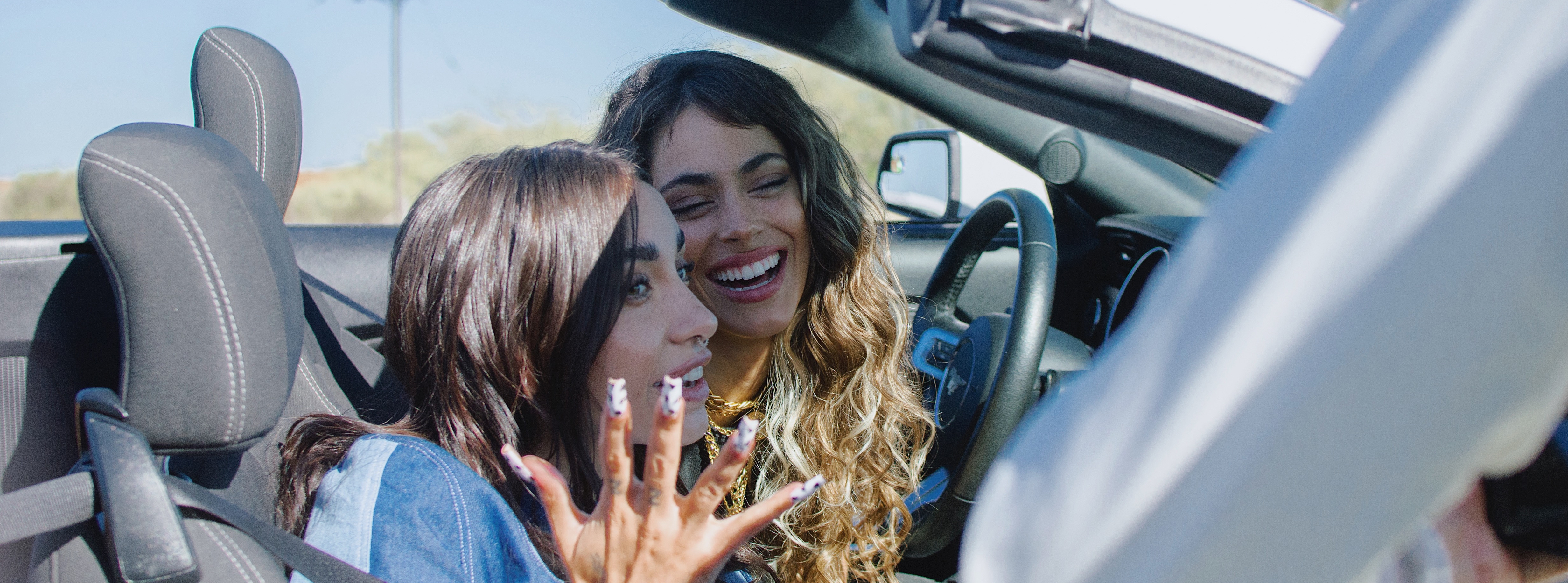 &iexcl;YA SALI&Oacute;! Tini y Mar&iacute;a Becerra estrenaron "Mi&eacute;nteme"