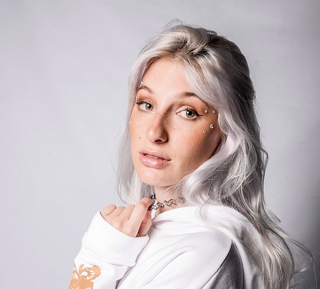 Yami Safdie en TMH: &ldquo;No me quiero encasillar en un g&eacute;nero&rdquo;