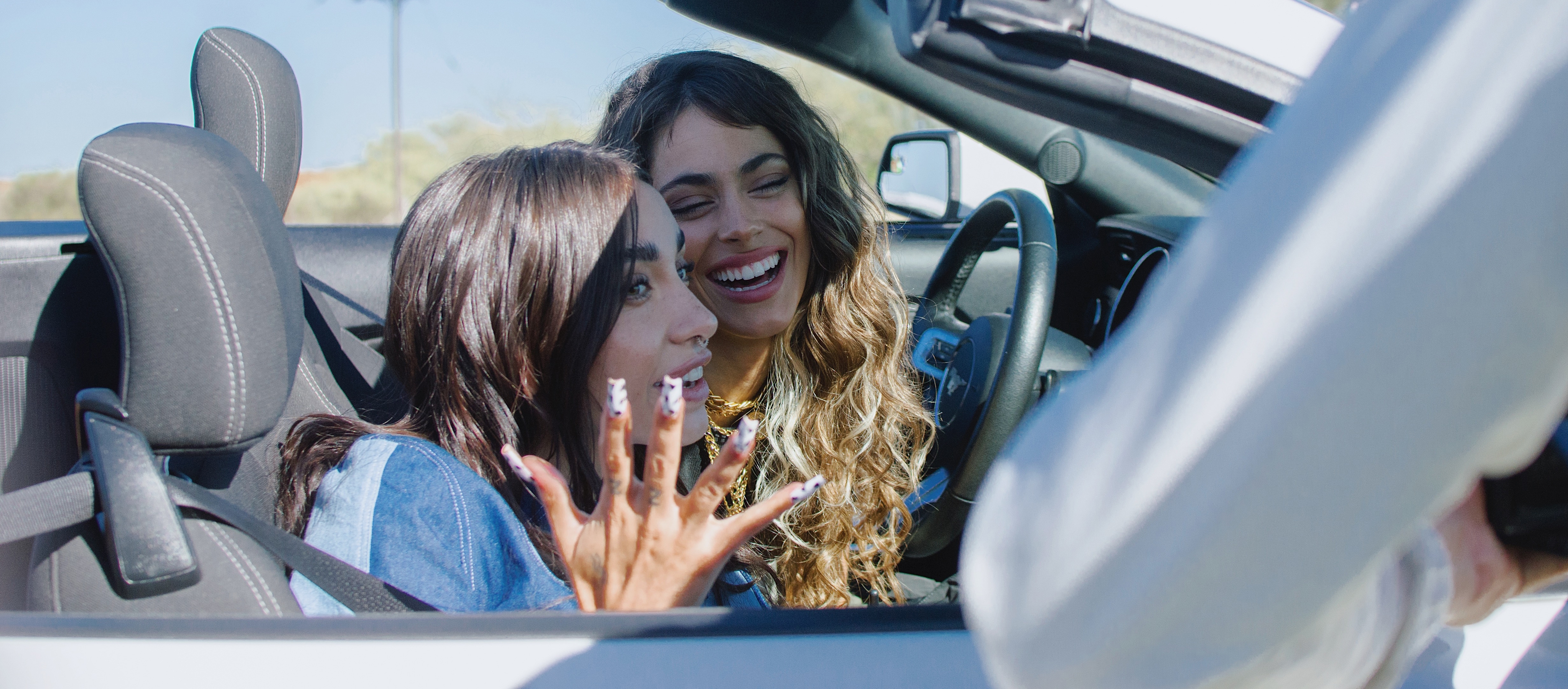 &iexcl;&iquest;QU&Eacute;?! Tini y Mar&iacute;a Becerra acaban de romper un nuevo record con "Mi&eacute;nteme"