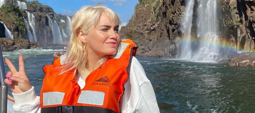 Mira las &uacute;ltimas fotos de Lali &iexcl;en las cataratas!