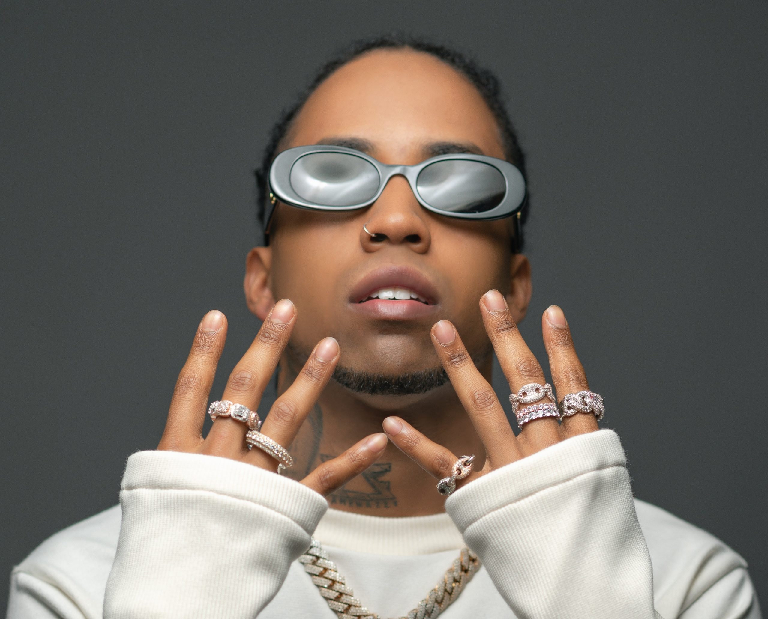 Amenazzy sobre Don Omar: "Yo ven&iacute;a con el sue&ntilde;o de colaborar con &eacute;l desde chamaquito"