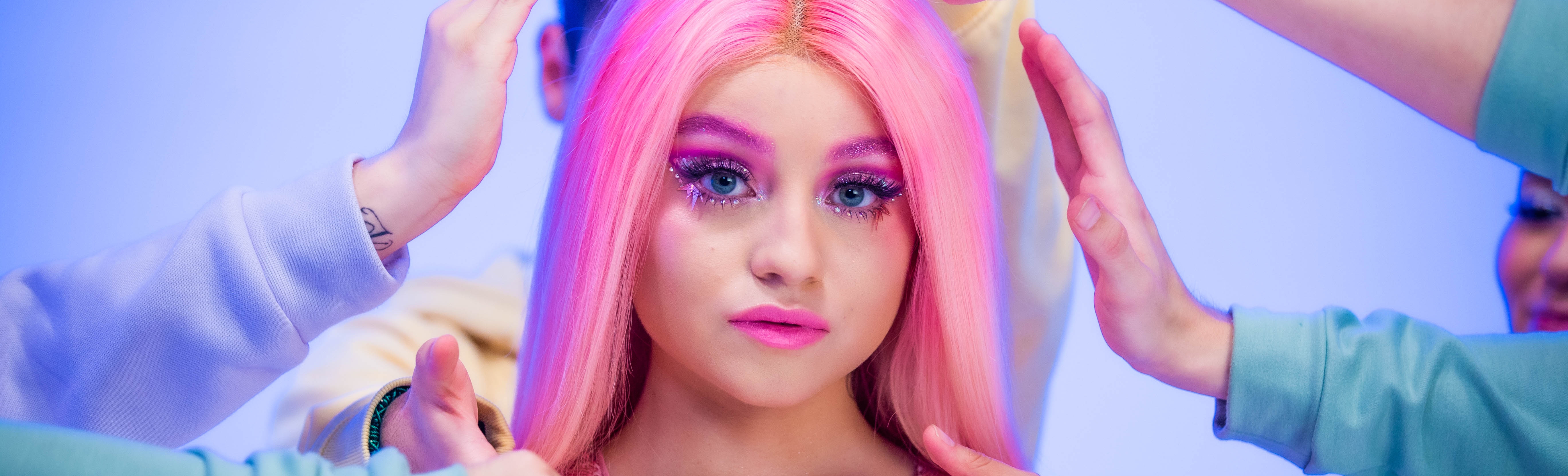 Karol Sevilla habl&oacute; de todo con sus fans